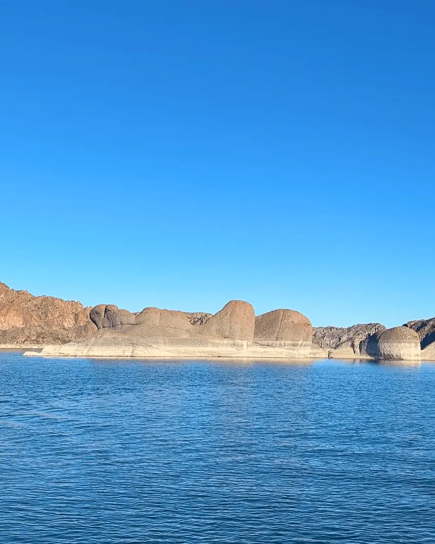 Isla de los elefantes cruce en catamaran los reyunos